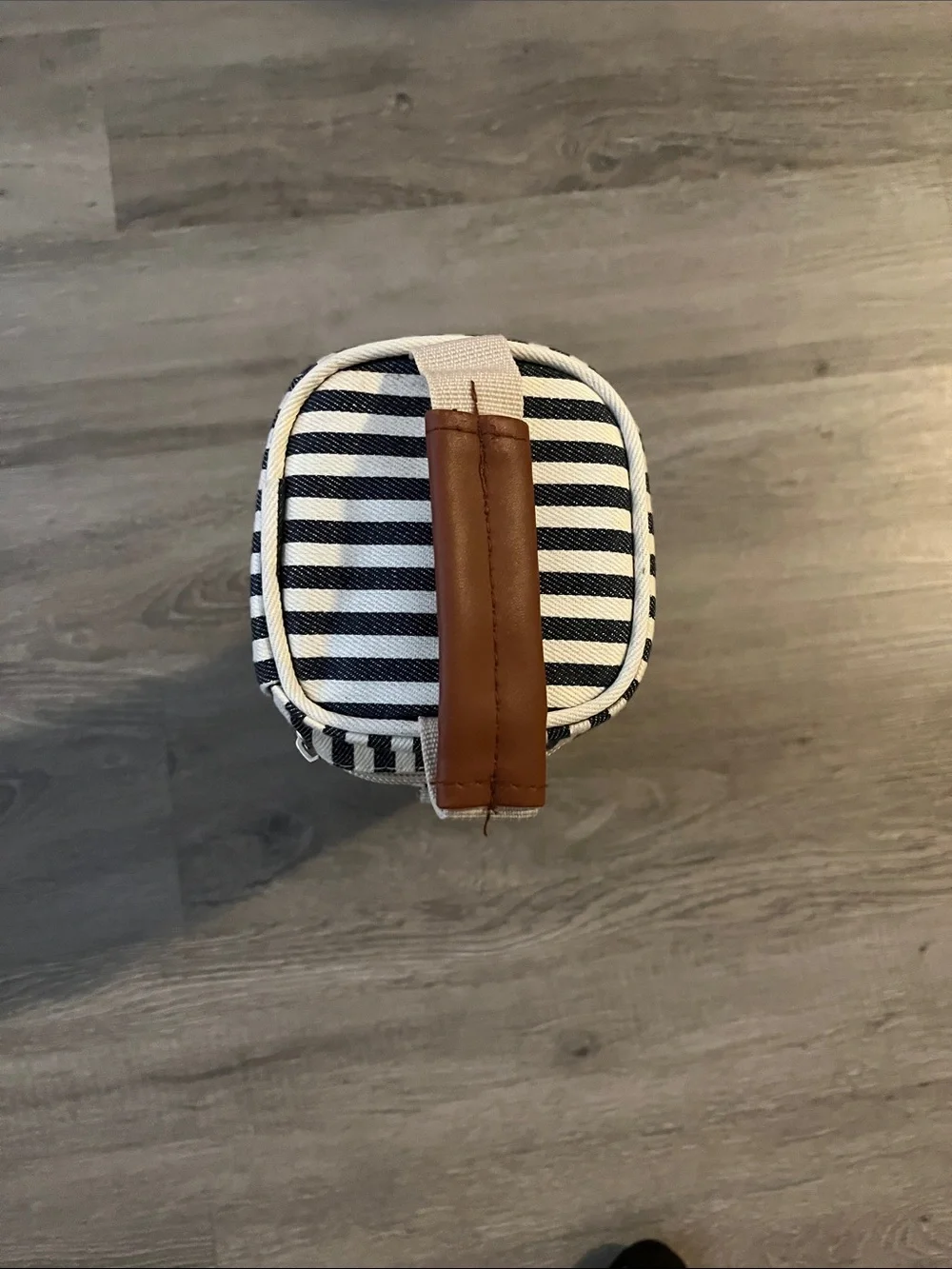 Opux Black & White Striped Insulated Bottle Carrier Bag